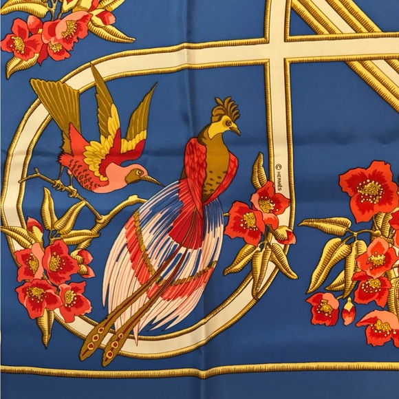 Hermes Blue Fuschia Gold White 100% Silk scarf..no pulls or marks, magnificent - Picture 6 of 11